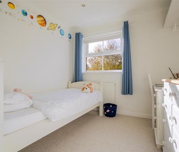 5 bedroom semi-detached house to rent - Photo 2