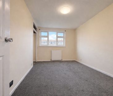3 Bedroom House To Let - HP14 - Photo 3