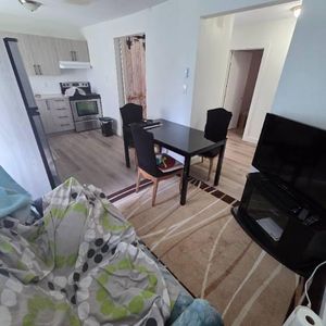 UN MOIS GRATUIT ! 4 ½ À LOUER – SPACIEUX, LUMINEUX & CALME ! - Photo 2
