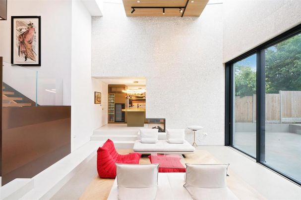 5 bedroom detached house to rent - Photo 1