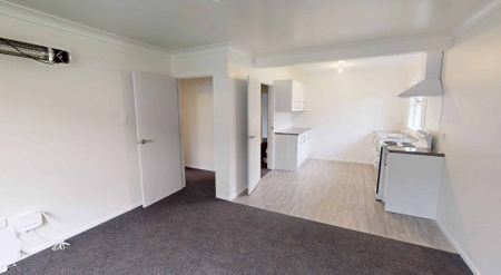 Roslyn - 3 Bedrooms - Photo 4