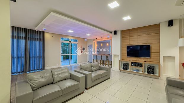 Apartamento com 3 quartos e 135m² para alugar em Passo d'Areia, Porto Alegre. - Photo 1