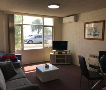 FURNISHED CBD UNIT - 6 MONTH LEASE - Photo 2