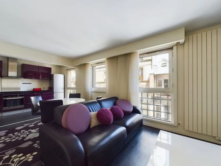 Appartement MEUBLE - 2 pièces - 67.01m² - Photo 2