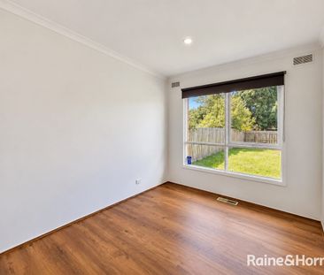 Charming 3-Bedroom Home in a Convenient Cranbourne Location - Photo 3