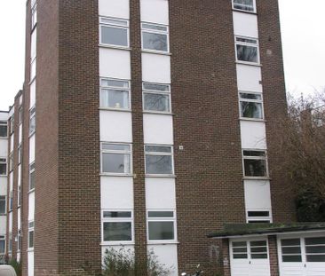 2 bedroom ground floor flat to rent - Photo 2