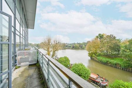 Ferry Quays, Brentford, TW8 - Photo 4