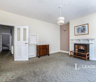 4 bedroom flat to rent - Photo 2