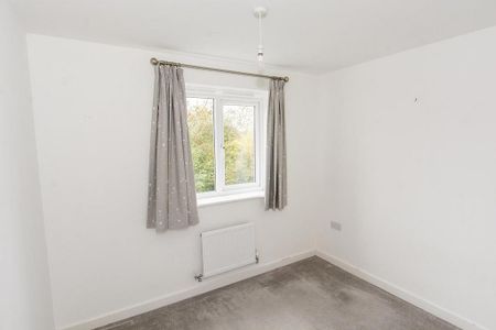 3 bedroom end of terrace house to rent - Photo 4