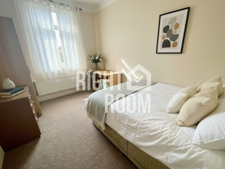 Warren Crescent, Southampton - Photo 5