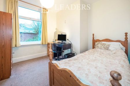 5 bedroom semi detached to rent Priory Road, CV8 - Photo 4