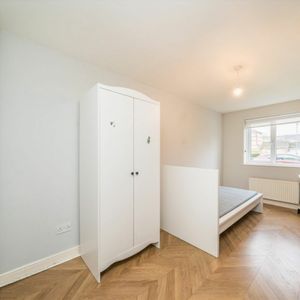 Winery Lane, KT1, London - Photo 2