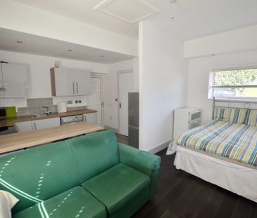 Price £700 pcm - Available Now - Furnished - Photo 5