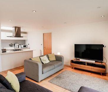 2 bedroom penthouse to rent - Photo 3