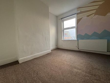 3 bedroom end of terrace house to rent - Photo 4