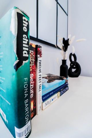 2 Bed Flat, St. John's Hill, SW11 - Photo 2