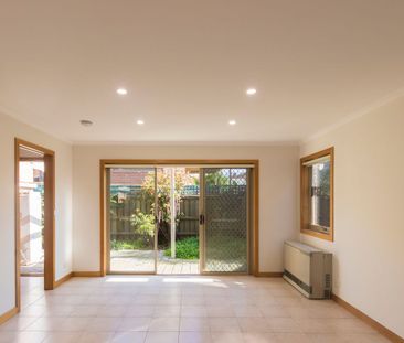 Unsurpassed Convenience in the heart of Leafy Coburg Awaits - Photo 2