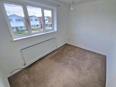 3 bedroom semi-detached house to rent - Photo 3