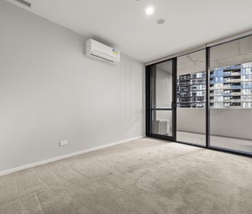 SPACIOUS TWO-BEDROOM APARTMENT WITH STUNNING VIEWS - Photo 5