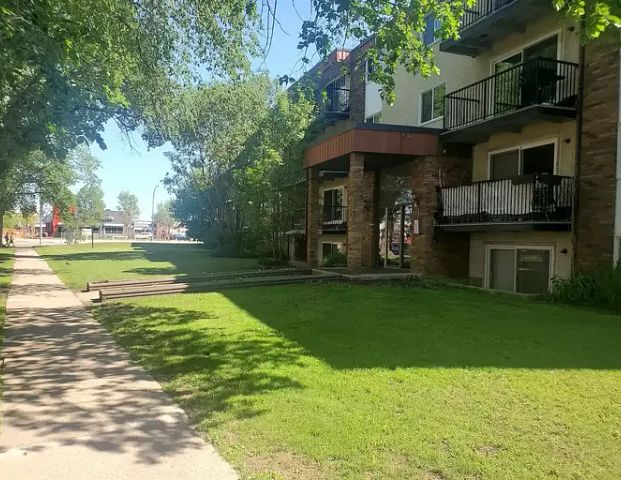 CENTRAL DOWNTOWN STUDIO APARTMENT WALKING DISTACE TO EVRYTHING YOU NEED | 310 - 10335 117 Street Northwest, Edmonton - Photo 1