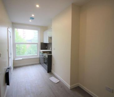 Studio to rent - Photo 2