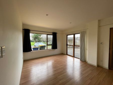 WHENUAPAI - Large 4 Bedrooms House - Photo 4