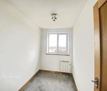 3 bedroom end of terrace house to rent - Photo 2