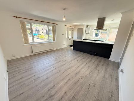 2 bedroom semi-detached bungalow to rent - Photo 4