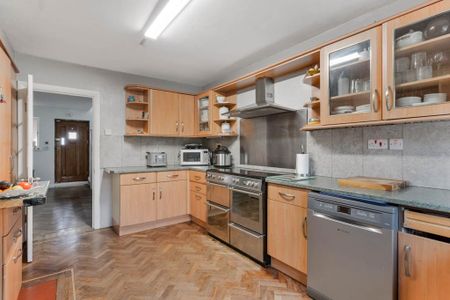 5 bedroom detached house to rent - Photo 4