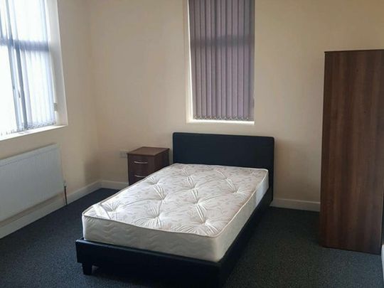 Lovely New Ensuite Bedroom For Rent - All Bills Inc & No Deposit !! Room 4 - Photo 1
