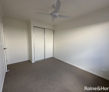 Beautiful 4-Bedroom Home with Large Open Living - Munno Para Downs - Photo 3