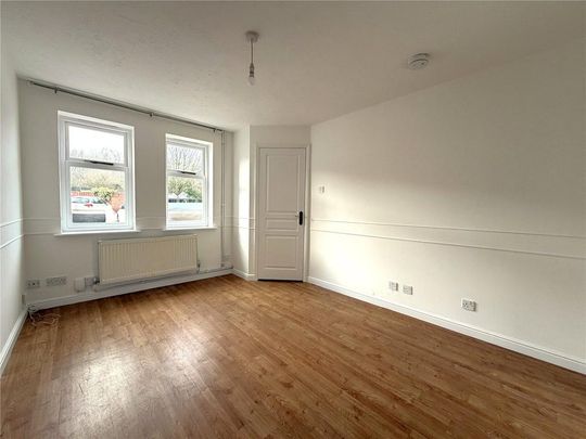 2 bedroom end of terrace house to rent - Photo 1