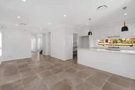 Modern five bedroom home prime Casula pocket - Photo 2