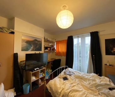 4 bedroom semi-detached house to rent - Photo 5