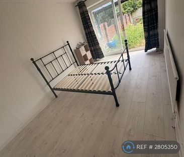 1 bedroom in a house share to rent - Photo 3