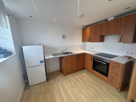 Price £850 pcm - Available Now - Unfurnished - Photo 4