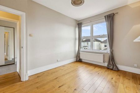 3 bedroom flat to rent - Photo 2