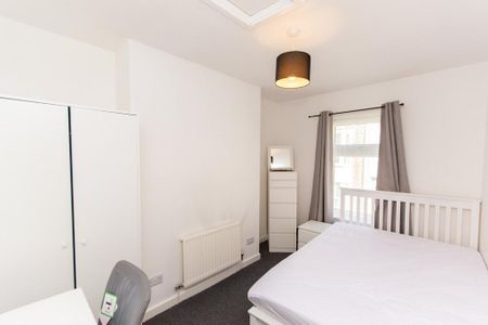 3 bedroom terraced house to rent - Photo 5