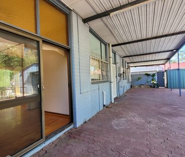 Easy living family home with good size yard & lots of parking - Photo 6