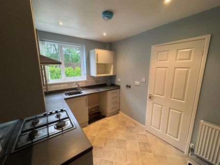 2 bedroom semi-detached bungalow to rent - Photo 3