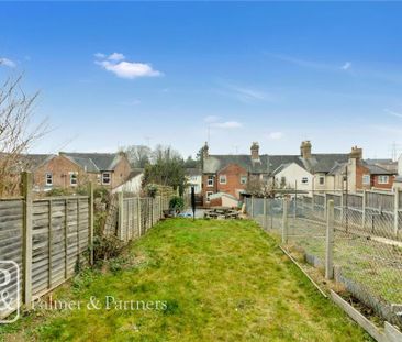 2 bedroom end of terrace house to rent - Photo 3