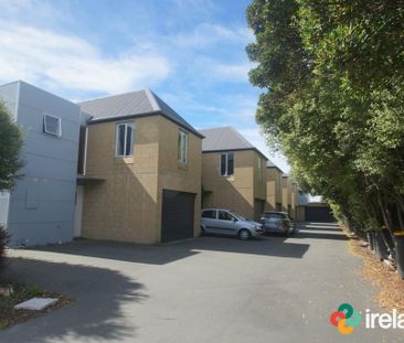 Modern Townhouse in Central Location - Photo 5