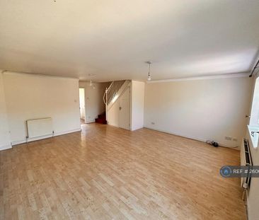 3 bedroom end of terrace house to rent - Photo 1