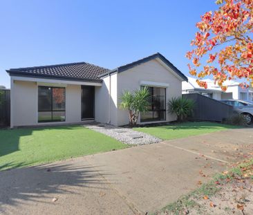 Charming Home in Baldivis - Photo 2