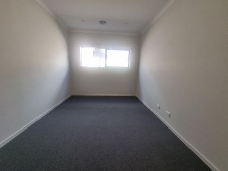 **Modern Comfort in Truganina: Stylish 4-Bedroom Family Home** - Photo 2