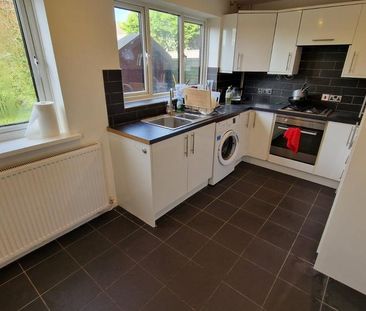 2 bedroom semi-detached house to rent - Photo 4