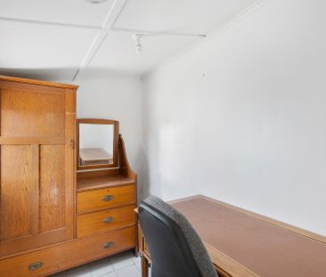 Open the Door To Character and Small Town Atmosphere - Photo 6