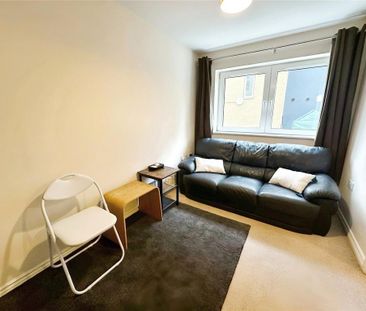 4 bedroom end of terrace house to rent - Photo 1