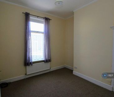 3 bedroom end of terrace house to rent - Photo 3