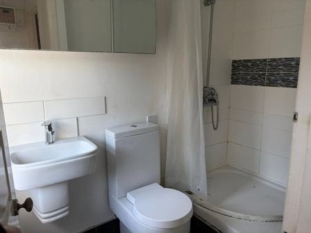 3 bedroom end of terrace house to rent - Photo 4